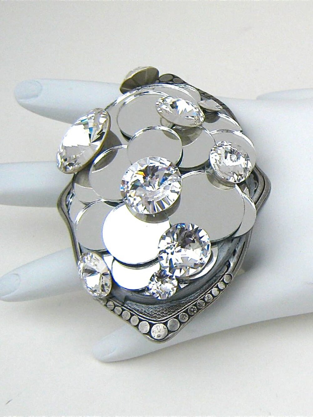 GASOLINE GLAMOUR VANITY ROYAL RING🪞🪩💎 - Picture 4 of 10
